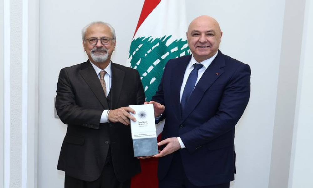 عون يهنئ شربل داغر بجائزة 