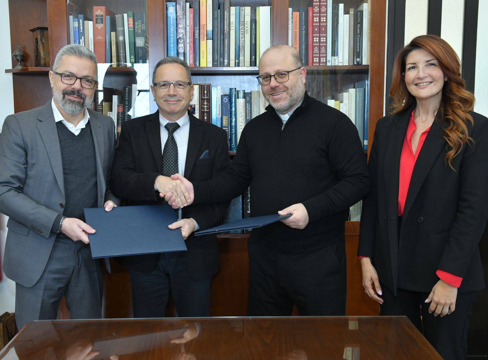 أرشيف الفنان والنحات يوسف سعد غصوب هبة إلى جامعة الروح القدس – الكسليك