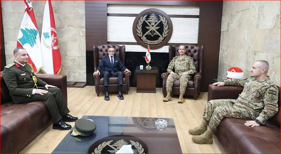 الأوضاع في لبنان والمنطقة بين قائد الجيش والسفير المصري