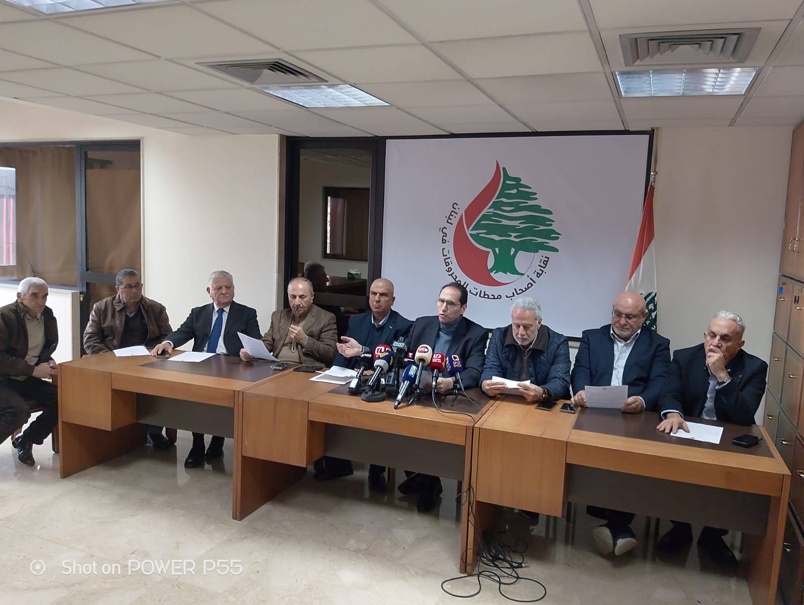 أصحاب محطات المحروقات يلوّحون بالتصعيد .....
براكس: سننتظر الأسبوع الأول من شباط لتعديل الجعالة... وسنراقب