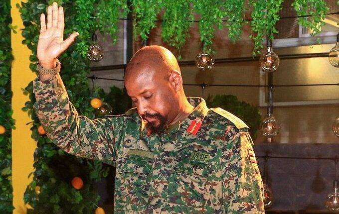 نجل الرئيس الأوغندي يبرز كخليفة محتمل لوالده