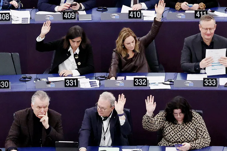 بسبب غرينلاند… أوروبا تجمّد اتفاقها التجاري مع واشنطن