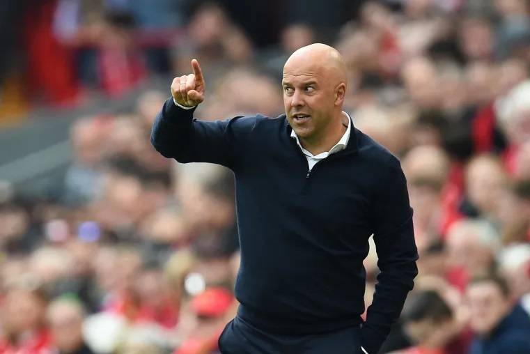 بخلاف ألونسو.. اسم مفاجئ يقتحم قائمة
المرشحين لخلافة آرني سلوت في ليفربول