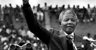 محكمة في جنوب أفريقيا تسمح ببيع مقتنيات مانديلا