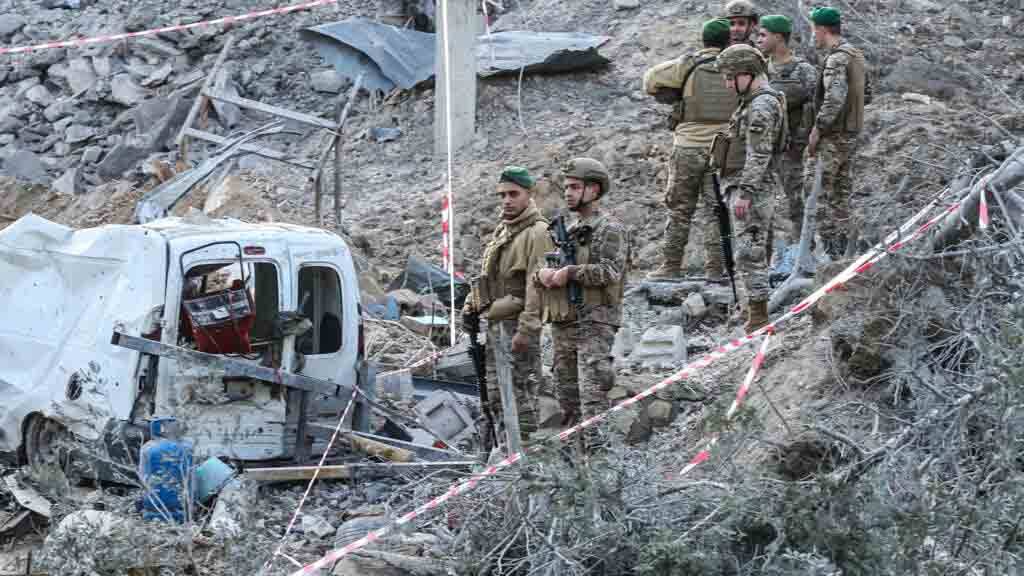 ضغوط بالنار والسياسة على الحكومة لحصر السلاح شمال الليطاني

قاسم  يُطالب بتحرّك رسمي وشعبي ودولي للإفراج عن الأسرى

الشرق الأوسط يحبس أنفاسه...هل تضرب واشنطن طهران؟