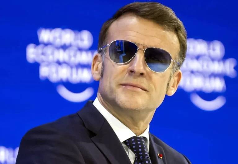 ماكرون ينتقد 