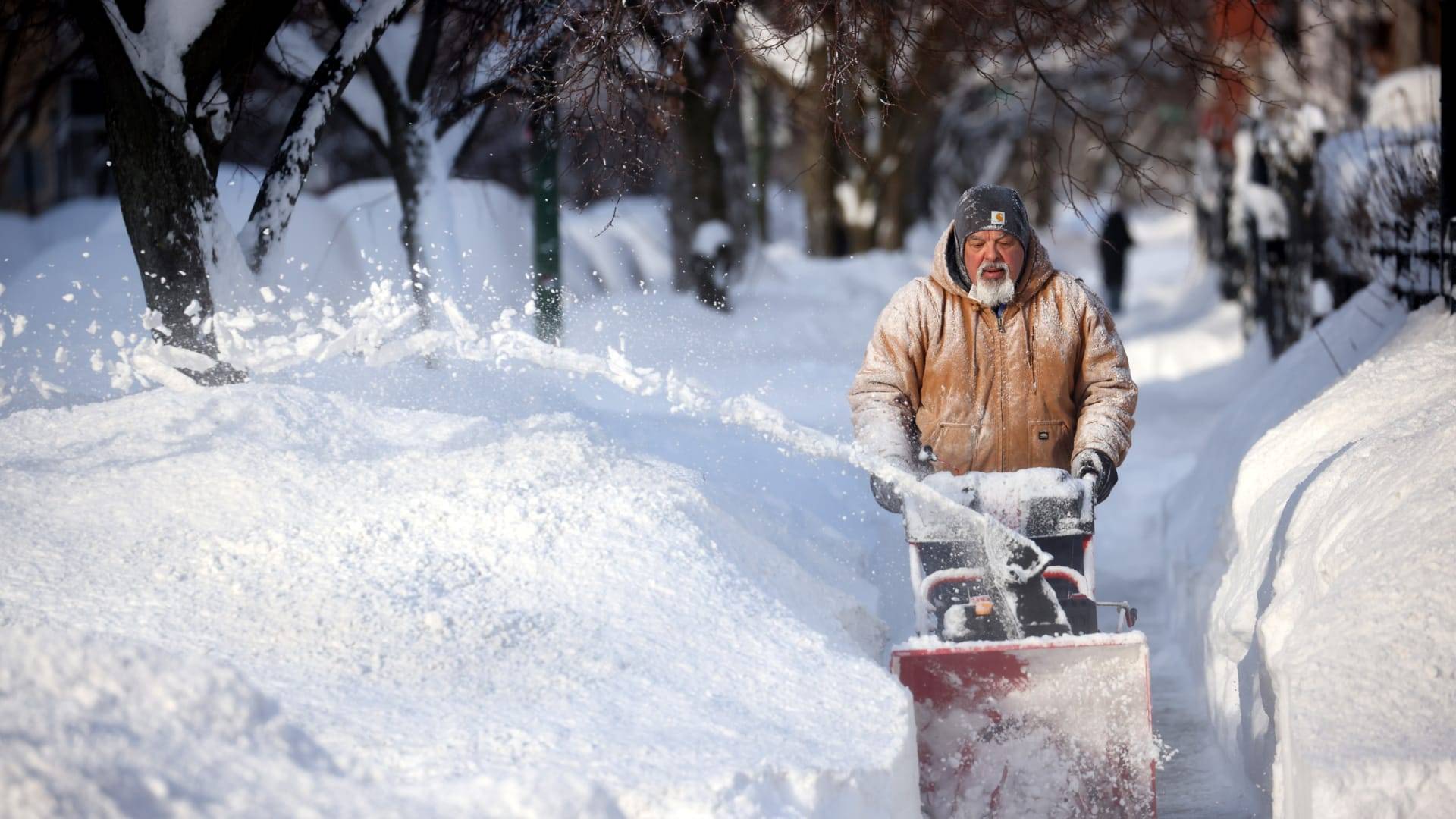 الوضع مروع... عاصفة تشل الولايات الأميركية وتخلف ضحايا