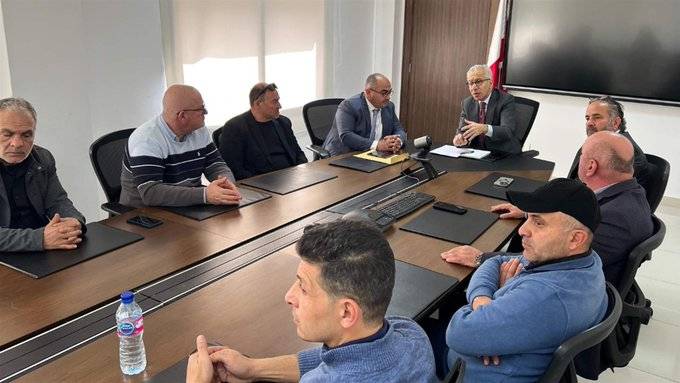 وزير الاقتصاد ناقش تحدّيات قطاع تربية
الأبقار وتداعيات انتشار الحمى القلاعية