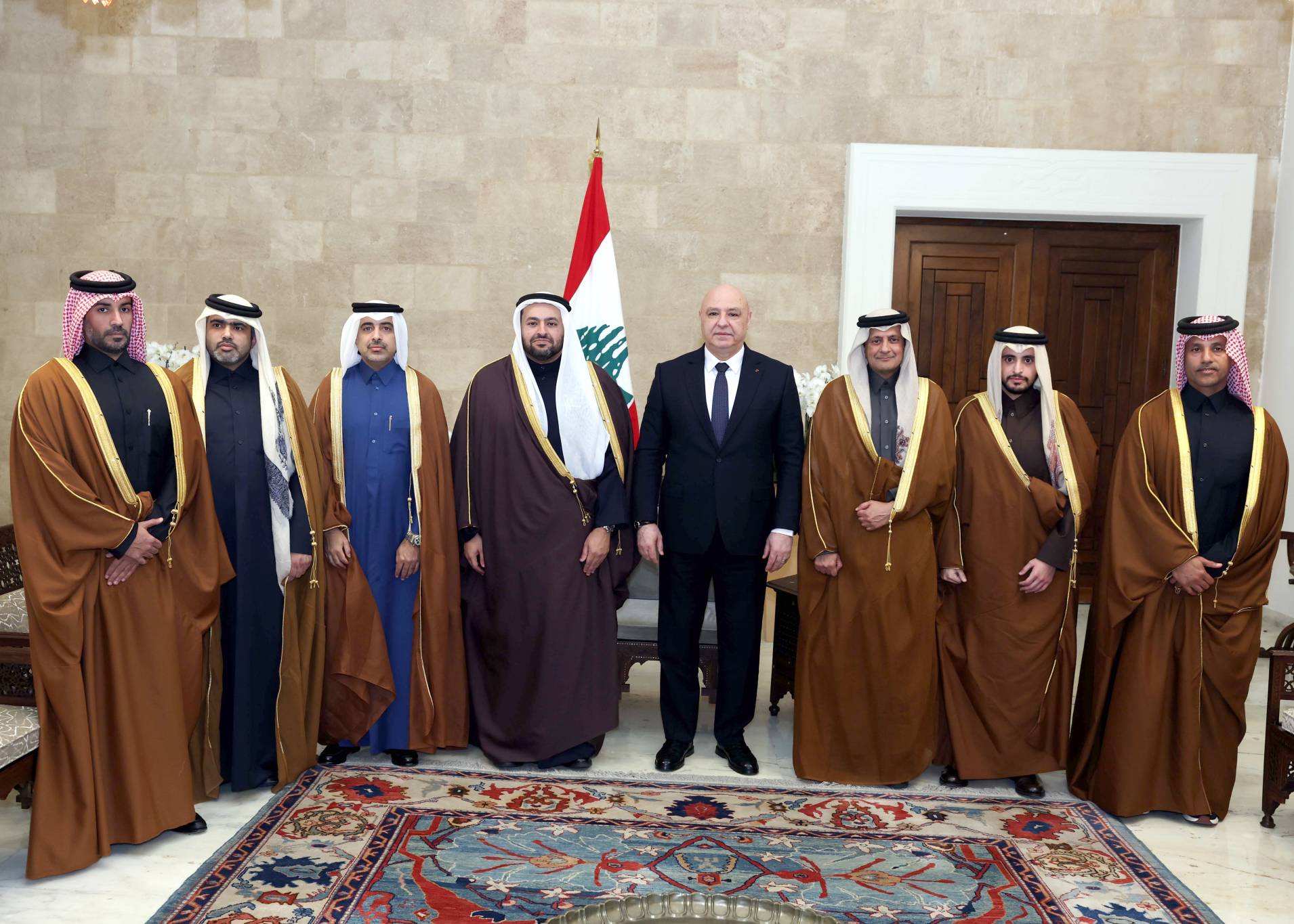 قطر توسّع دعمها للبنان... حَراك عربي «للضغط» على واشنطن
خارطة طريق أميركيّة «للسلام»... وتهويل «إسرائيلي» جديد
ماذا يقصد الشيخ قاسم بعدم «الحياد» في الحرب على إيران؟