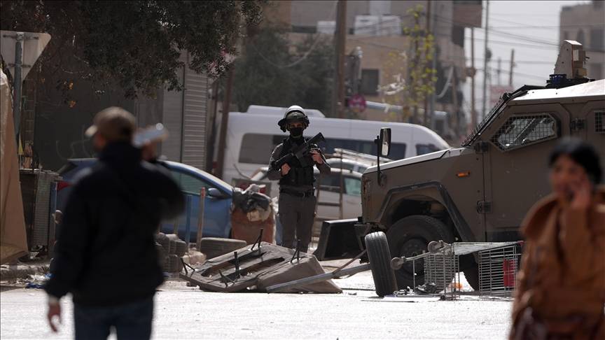 لليوم الثاني تواليًا... الاحتلال يواصل حصاره على حزما في القدس