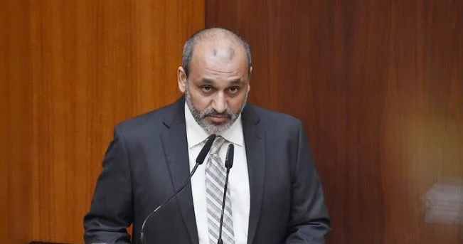 ياسين لبرّي: فينا نطفي الـchauffage.. وبري يردّ: عم بشويك قصد