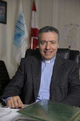 الأب بعقليني: حالات التعذيب والوفيات في السجون تتطلب رقابة