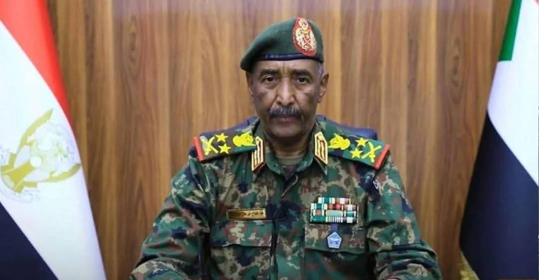 البرهان يحث السودانيين على العودة الطوعية ويهاجم حمدوك