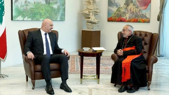 نعى الأديبة فينوس خوري غاتا... وعرض التطوّرات مع زوّاره
عون دعا سفراء الإدارة المركزيّة الى تسهيل شؤون المواطنين
ميناسيان: ندعم مواقفه لحماية لبنان وبسط سيادته على أراضيه