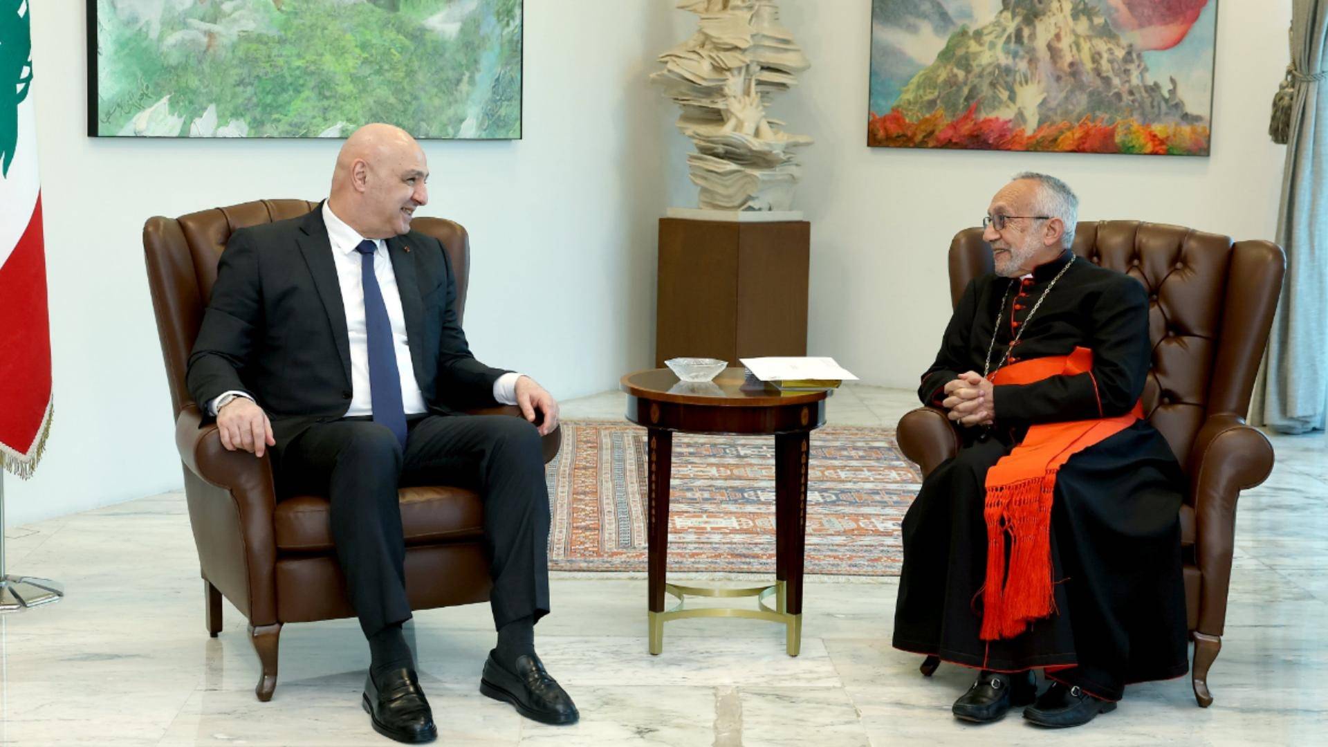 لقاء بين عون وميناسيان