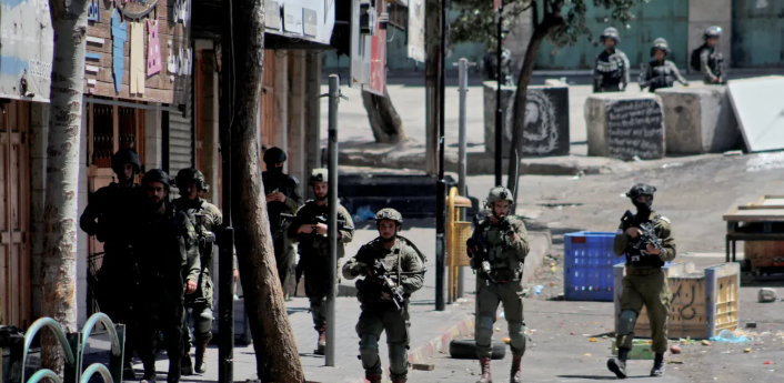 إحراق منازل واقتحامات واسعة... الاحتلال يواصل اعتداءاته في الضفة