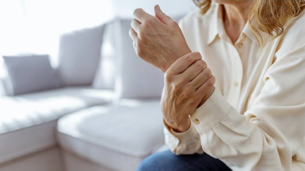 العامل الأساسي وراء الألم المزمن وكيفية علاجه