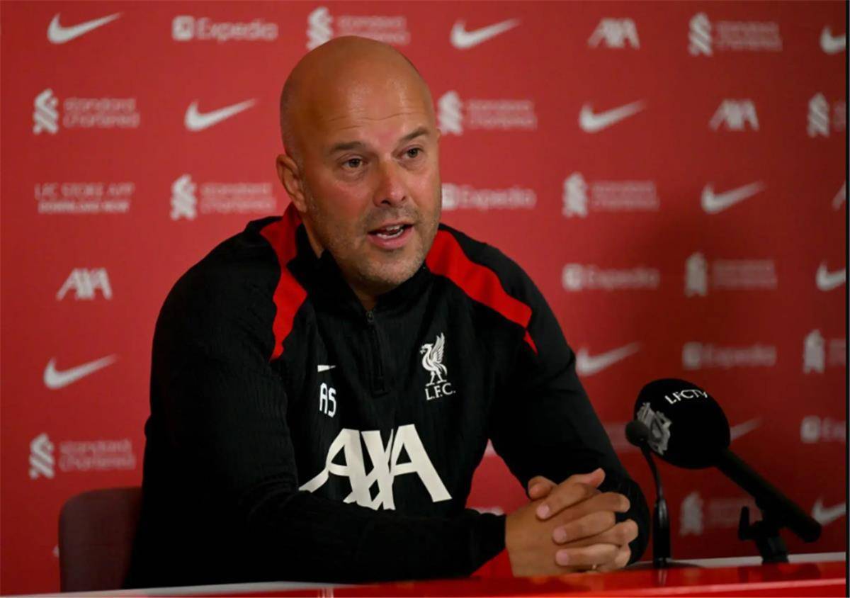 رغم التأهل إلى دور الـ16.. سلوت يستفز جماهير ليفربول