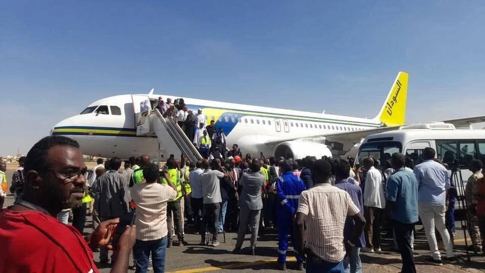 وصول أول رحلة طيران مُجدولة الى مطار الخرطوم