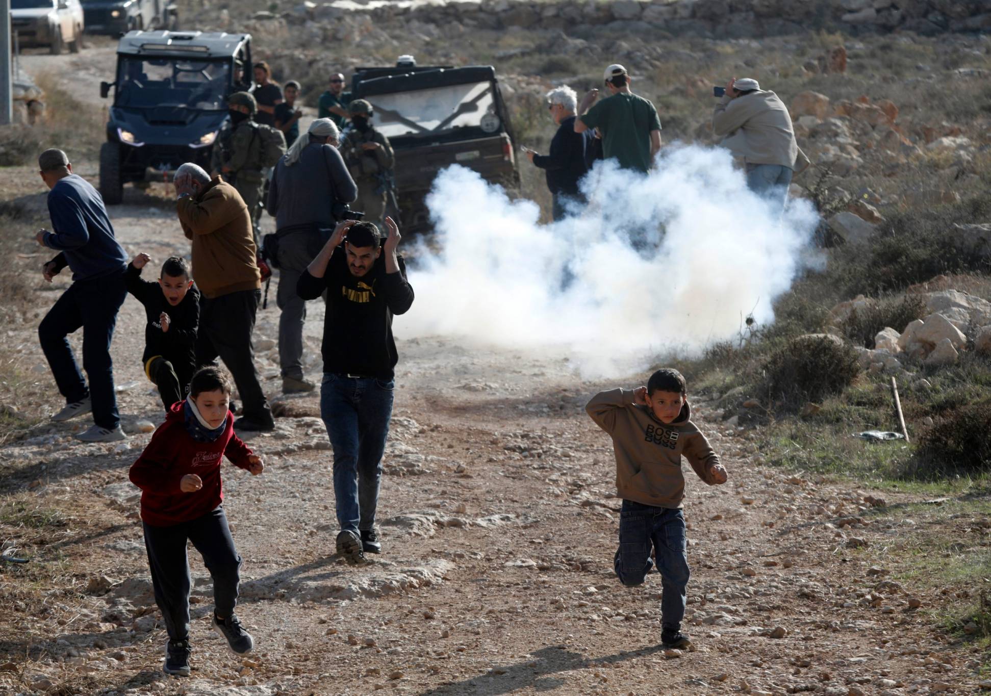 الضفة والقدس تحت النار… إصابة طفلين وهدم قسري لمنازل ومصنع