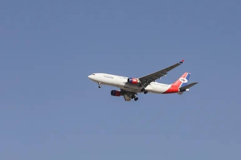 الحكومة اليمنية تتهم الحوثيين بمنع أول رحلة تجارية إلى مطار المخا