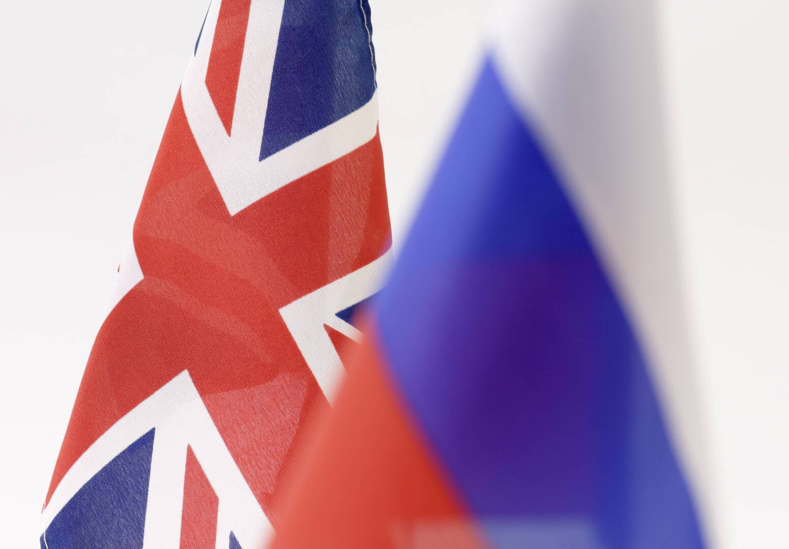 بريطانيا تطرد دبلوماسياً روسياً