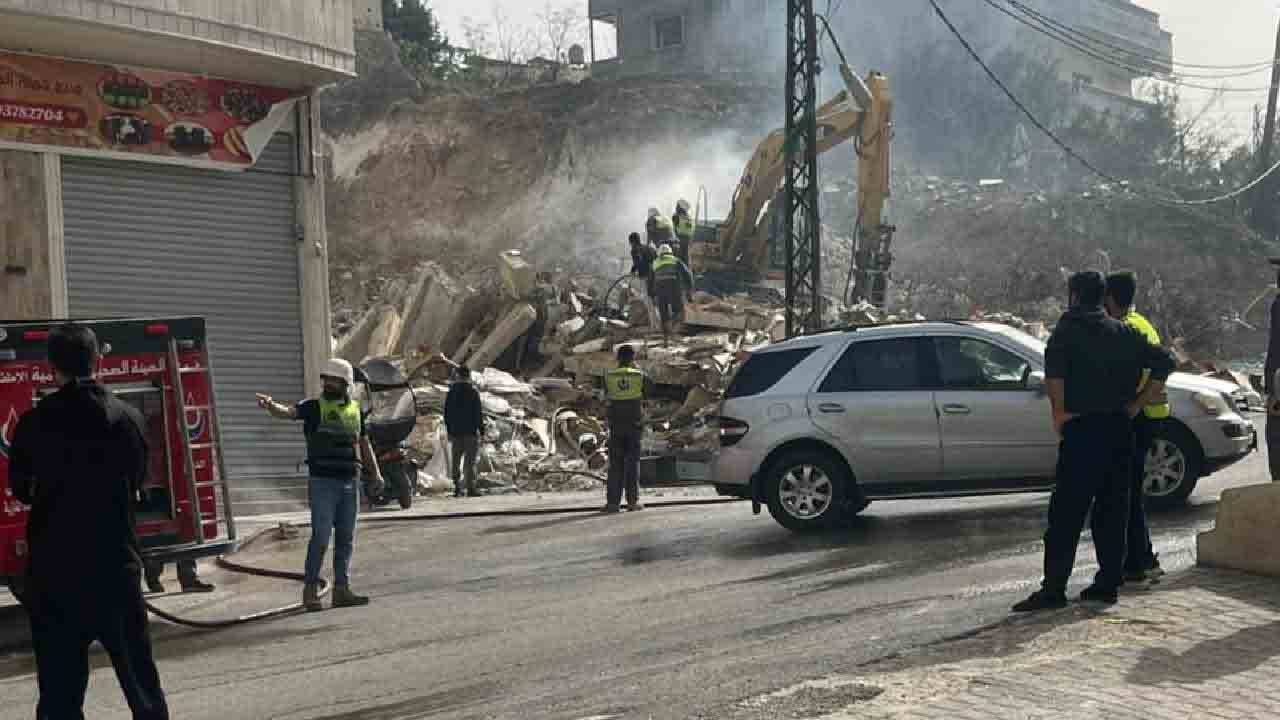 إجتماعات «الميكانيزم» المرتقبة عسكريّة... والمدنيّة مُعلّقة
خامنئي يحسمها: الحرب المقبلة ستكون إقليميّة
مدنيّون ضحايا العدوان الإسرائيلي