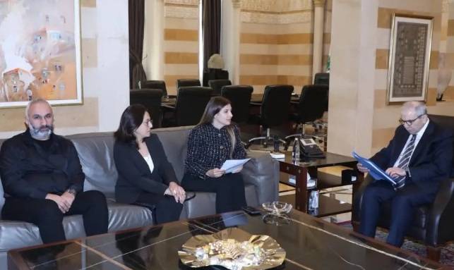 تسلّم دعوة للمشاركة في إفطار دار الفتوى
سلام عرض مع وفد البنك الدولي ملفيْ إعادة الإعمار والطاقة
واستمع من وفد متعاقدي الأساسي الى مطالبهم