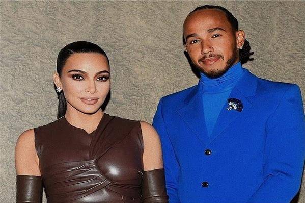 عطلة سرية بين لويس هاميلتون وكيم كارداشيان تثير شائعات رومانسية