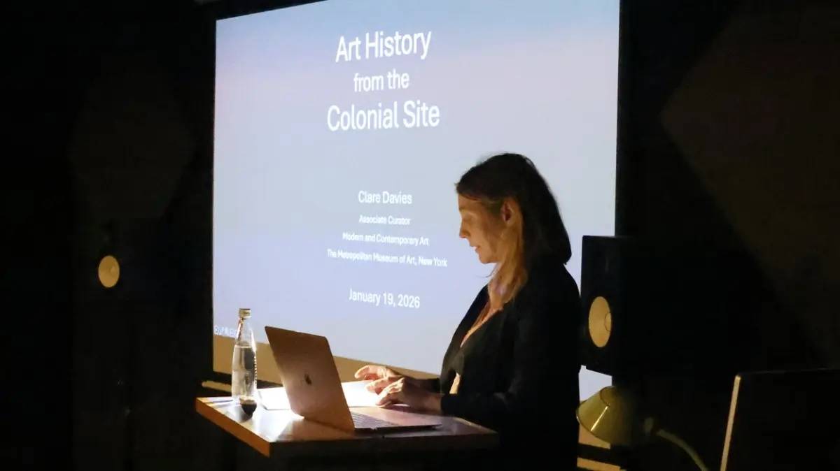 ورشة عمل لكلير ديفيز مع طلاب الفنون الجميلة وتاريخ الفن في الجامعة الأميركية