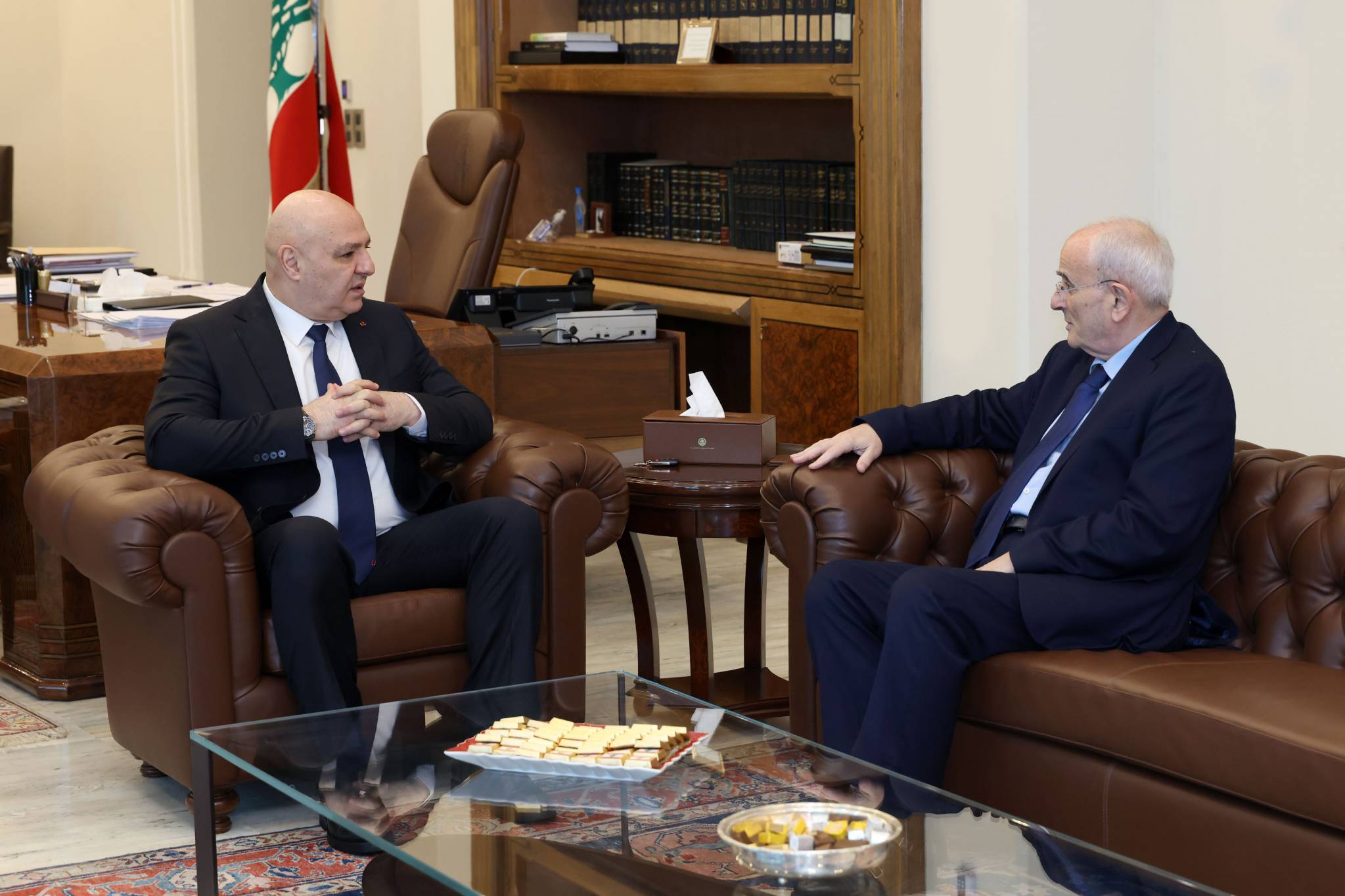 منسى بحث مع عون الأوضاع الأمنيّة
ومسألة رواتب العسكريين والمتقاعدين