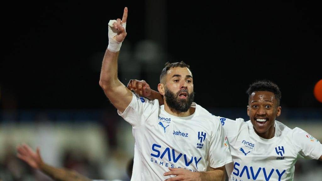 بنزيما ينفجر في مباراته الاولى مع الهلال ويسجل 