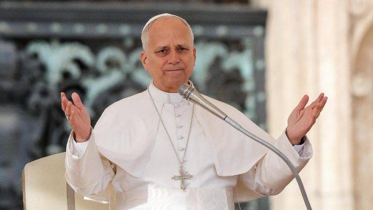 وجّه رسالتين الى رئيسيّ الجمهوريّة ومجلس النواب
البابا: لبنان نموذج للصمود
وشعبه مدعوٌ للحفاظ على ثقافة السلام