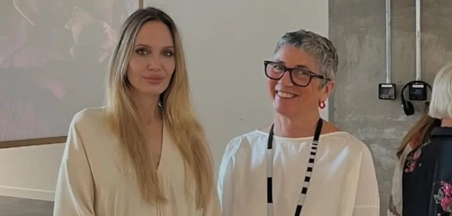 أنجلينا جولي تزور معرض «آرت بازل» قطر