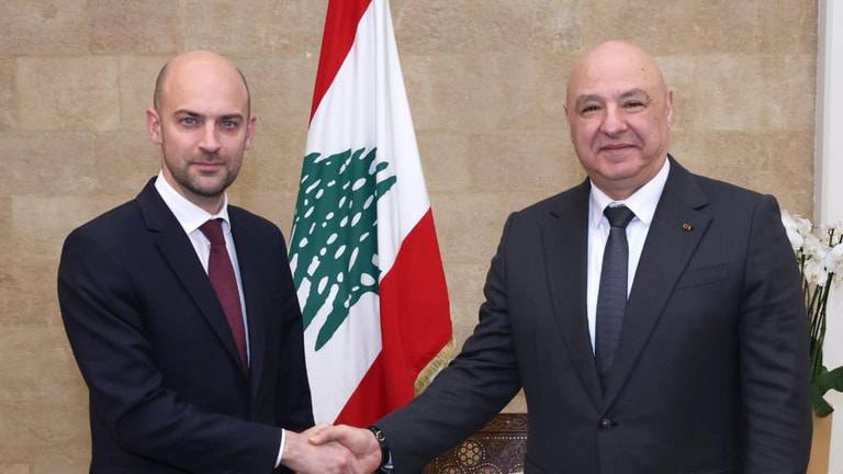 بارو:فرنسا متمسكة بـ1701 وبانسحاب 