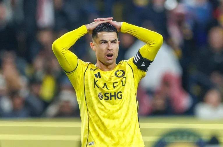 ليس رونالدو وحده.. نيمار وأساطير
كرة القدم المولودون في 5 شباط