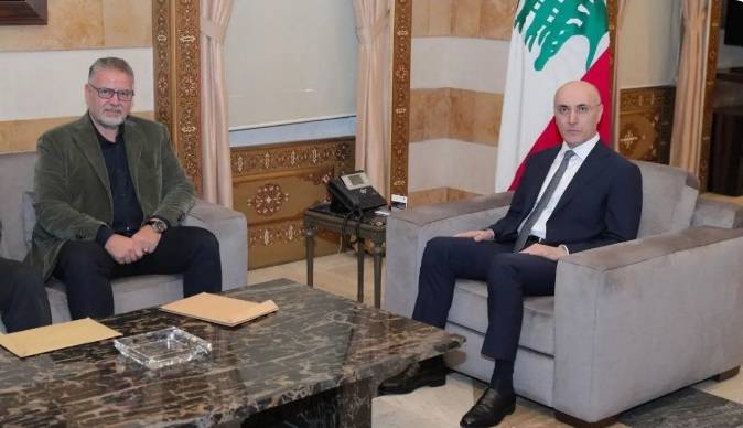 الحجار استقبل فياض وزار الدفاع المدني
في فرن الشباك ومركز التحويطة