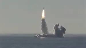 ترامب يدعو إلى معاهدة نووية جديدة مع روسيا بعد انتهاء «نيو ستارت»