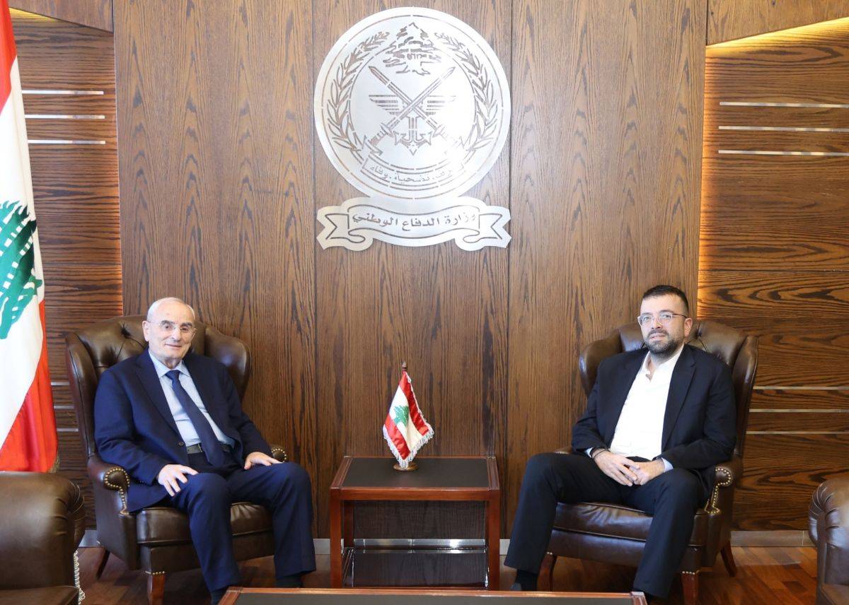 وزير الدفاع يبحث أوضاع العسكريين ويلتقي أحمد الحريري