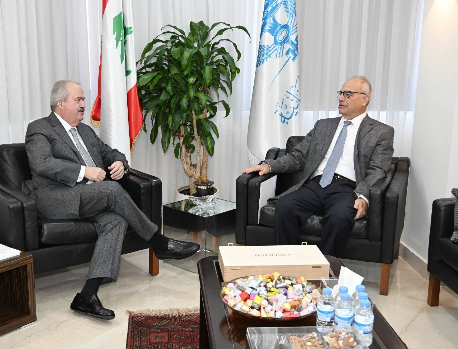 وزارة المالية تبحث تعزيز الرقابة وتطوير الأداء الجمركي