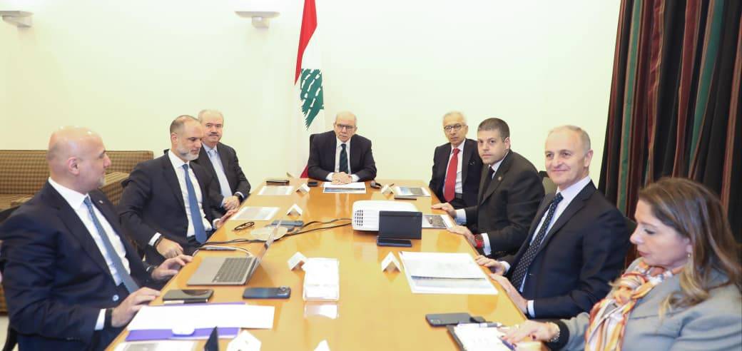سلام يرأس اجتماعًا لتعزيز كفاءة مرفأ بيروت