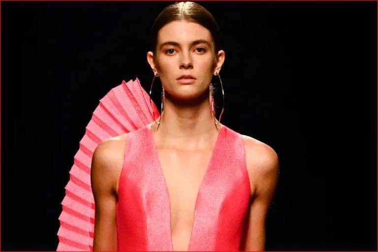 وفاة عارضة الأزياء العالمية كريستينا بيريز غالسينكو عن 21 عاماً