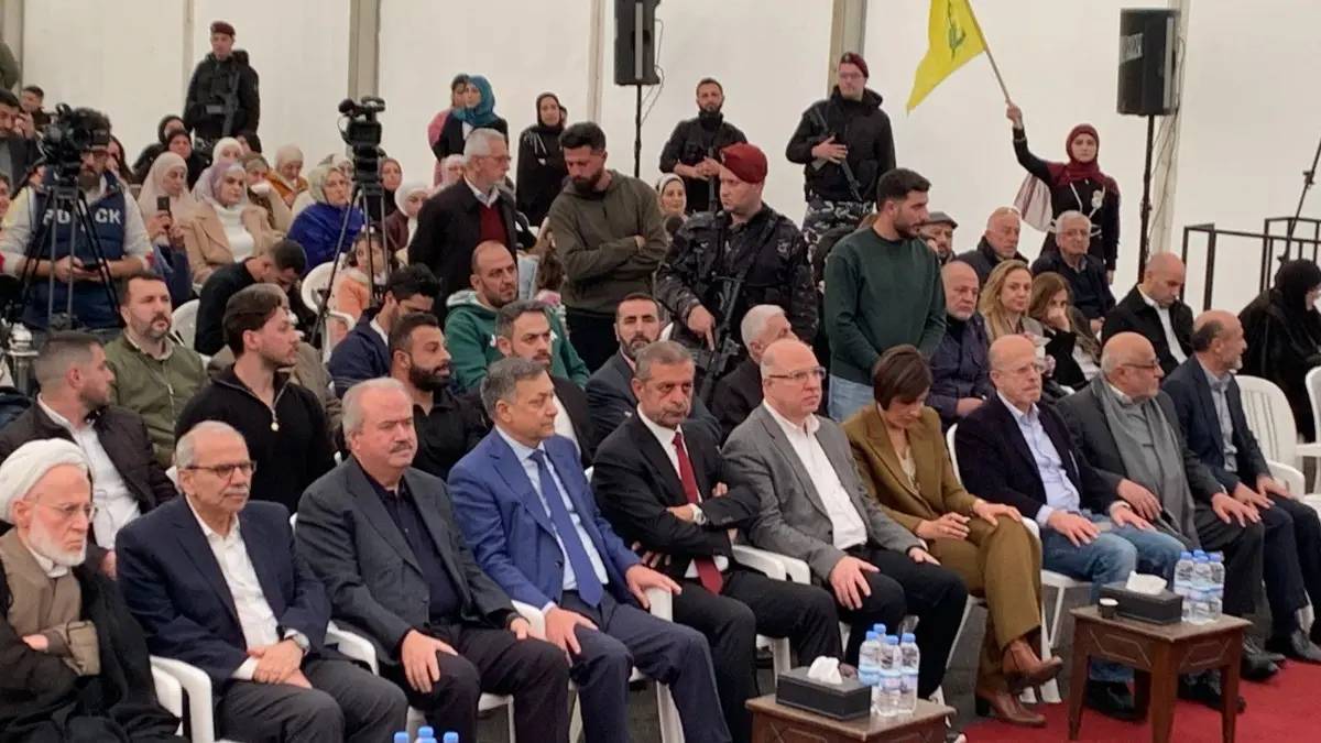 سلام: سعيدون أن يبقى الجيش على قدر مسؤولياته في الجنوب... وإعادة التأهيل تبدأ الأسبوع المقبل
الحكومة تقوم بكلّ جهد لتنفيذ وقف الأعمال العدائية ونطرح الموضوع أمام الوفود الدولية التي نستقبلها