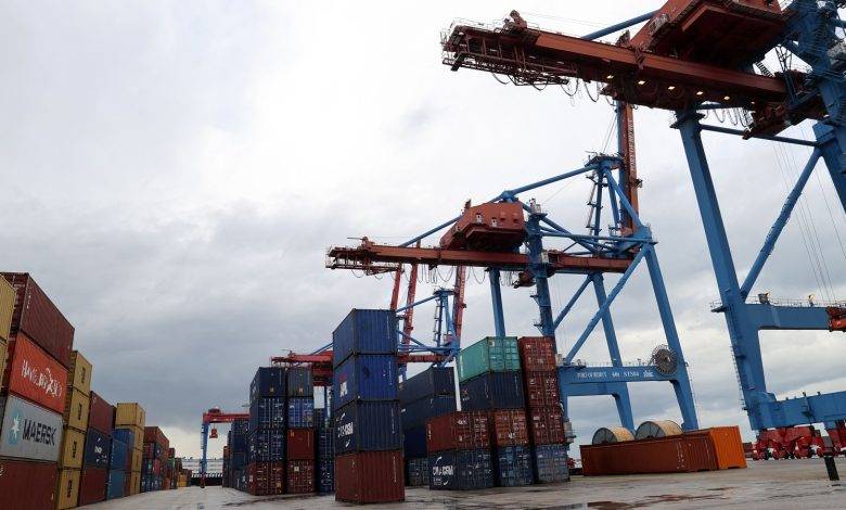 تدابير جديدة لتخفيف الازدحام وتسريع

تخليص البضائع في مرفأ بيروت