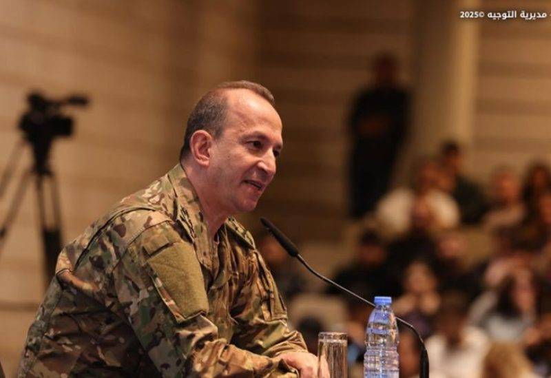 العماد رودولف هيكل رفع رؤوسنا