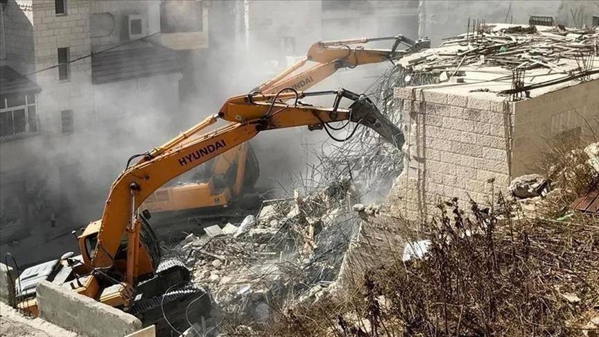حماس: إبعاد أسيرين مقدسيين جزء من ضم الضفة
هدم وإصابات باعتداءات الاحتلال والمستوطنين