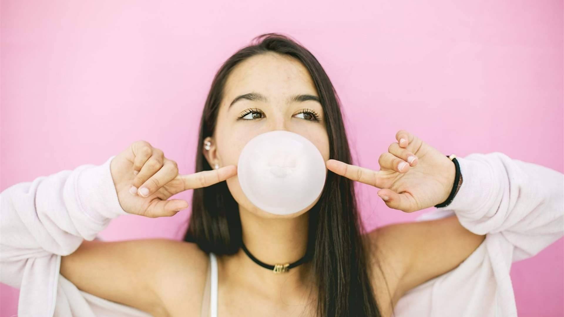 ماذا يحدث عند ابتلاع العلكة؟