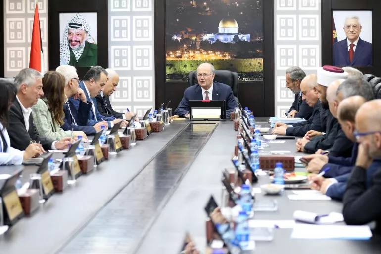 الحكومة الفلسطينية: لعدم التعامل مع الإجراءات الإسرائيلية الجديدة