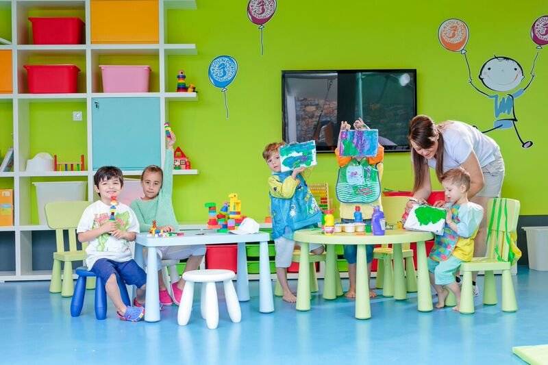توقيف عاملة حضانة في شيكاغو بعد إعطاء أطفال مُلينات قابلة للمضغ