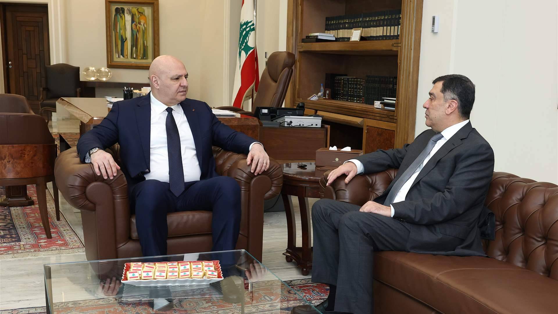الرئيس عون عرض مع الحوت أوضاع شركة طيران الشرق الأوسط